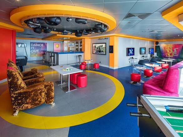 Norwegian Pearl - Entourage.jpg